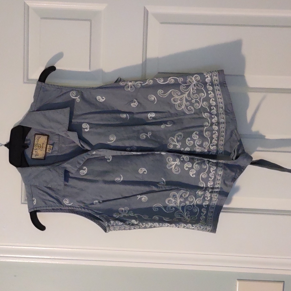 Bit & Bridle tie front western sleeveless top size L